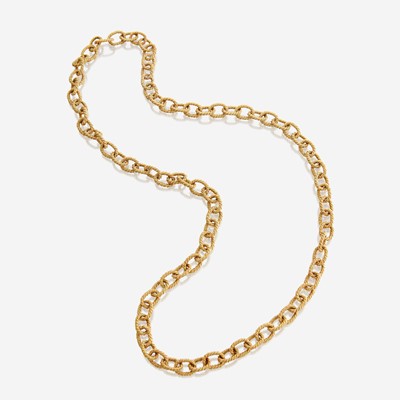Lot 69 - A gold chain