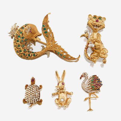 Lot 94 - A collection of five gold and gem-set brooches