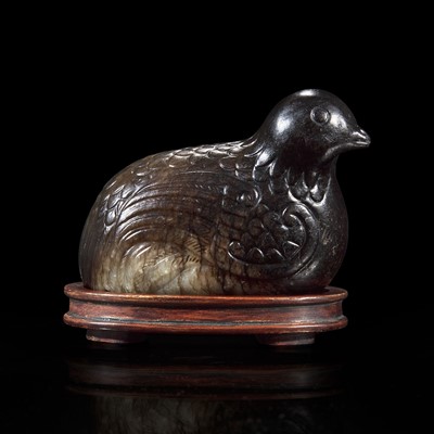 Lot 85 - A Chinese dark blackish-brown and grey jade carving of a quail 玉雕鹧鸪