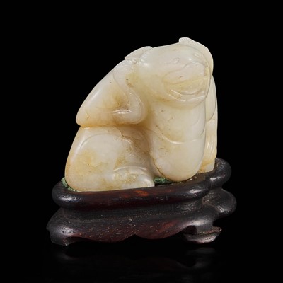 Lot 78 - A Chinese creamy-white jade carving of a bear 白玉雕熊