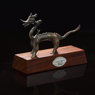 Lot 76 - A small Chinese gilt-bronze figure of a striding dragon 铜鎏金行龙