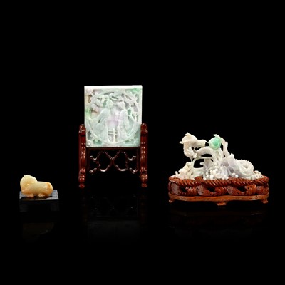 Lot 73 - A Chinese jade carving of a horse, a jadeite plaque, and a jadeite "Dragon" carving 玉及翡翠雕件一組三件
