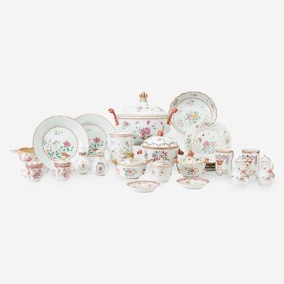 Lot 86 - A collection of twenty-six Chinese Export Famille Rose and Sansom porcelain tablewares