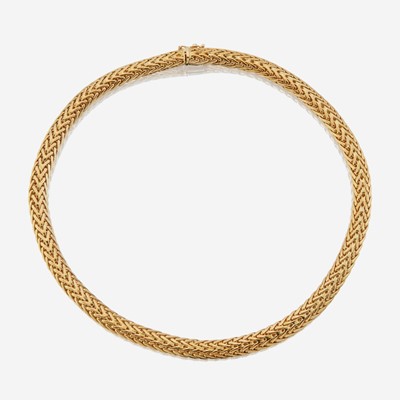 Lot 86 - A gold necklace