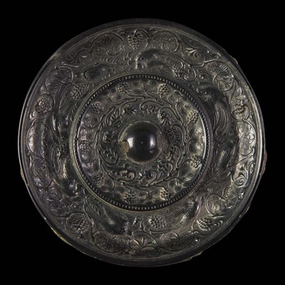 Lot 30 - A Chinese bronze "Birds and Grapes" circular mirror 飞鸟葡萄纹铜镜一面
