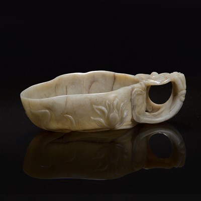 Lot 40 - A Chinese creamy-white jade "Lotus Leaf" coupe 白玉荷叶形水盂