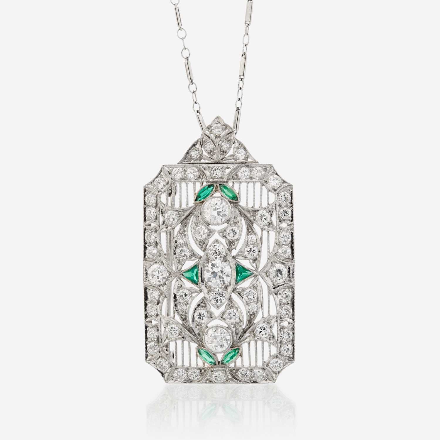 Lot 34 - A diamond, glass, and platinum pendant/brooch