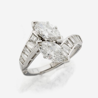Lot 144 - A diamond and platinum ring