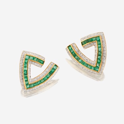 Lot 181 - A pair of emerald, diamond, and gold earrings