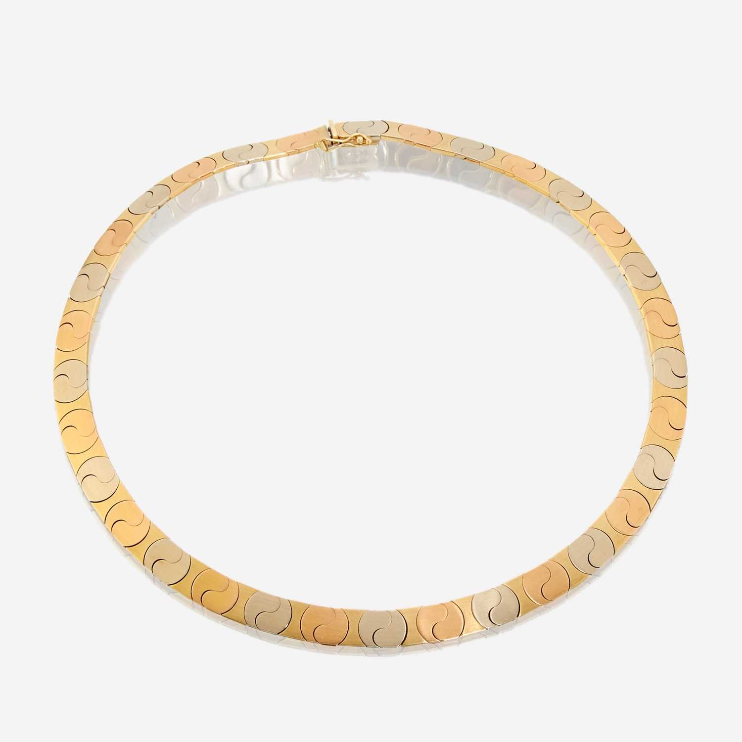 Lot 89 - A tricolor gold necklace