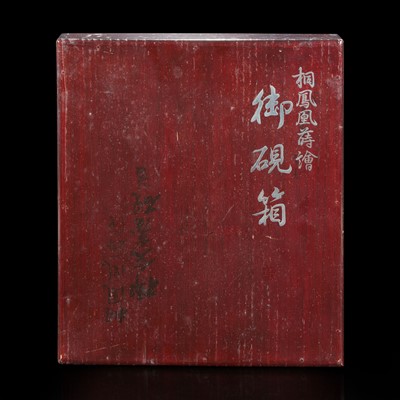 Lot 189 - A Japanese inlaid lacquer "Ho-o and Kiri" writing box  日本时绘文具盒一件及包装木盒子