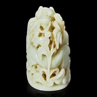 Lot 112 - A Chinese pale celadon jade reticulated "Dragon" finial 青白玉镂空龙形炉端