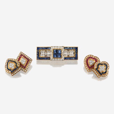 Lot 117 - A gold, sapphire, and diamond brooch with similar cufflinks