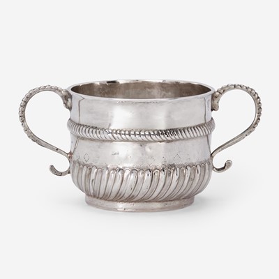 Lot 30 - A silver caudle cup