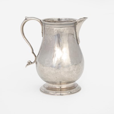 Lot 41 - A silver cream pot