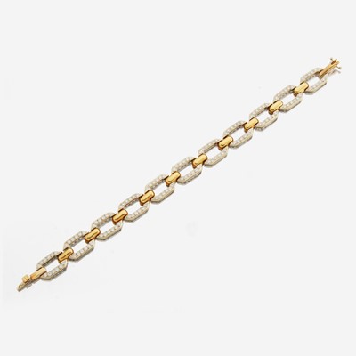 Lot 124 - A diamond and bicolor gold bracelet