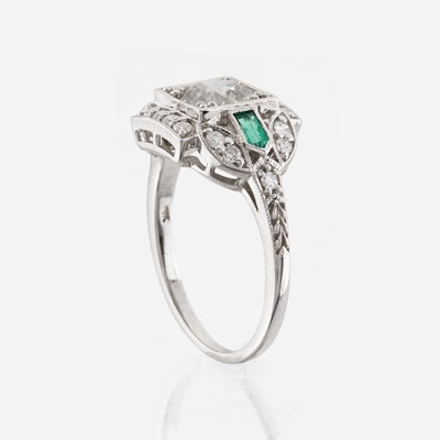 Lot 38 - A diamond, emerald, and white gold ring