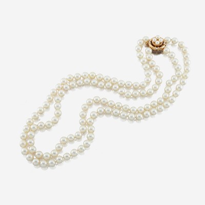 Lot 98 - A cultured pearl, diamond, and gold necklace