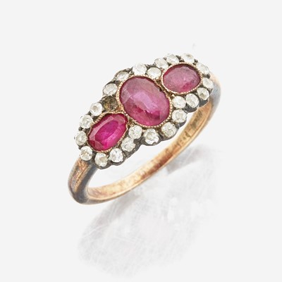 Lot 2 - An antique ruby, diamond, and gold ring