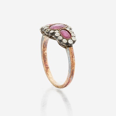 Lot 2 - An antique ruby, diamond, and gold ring