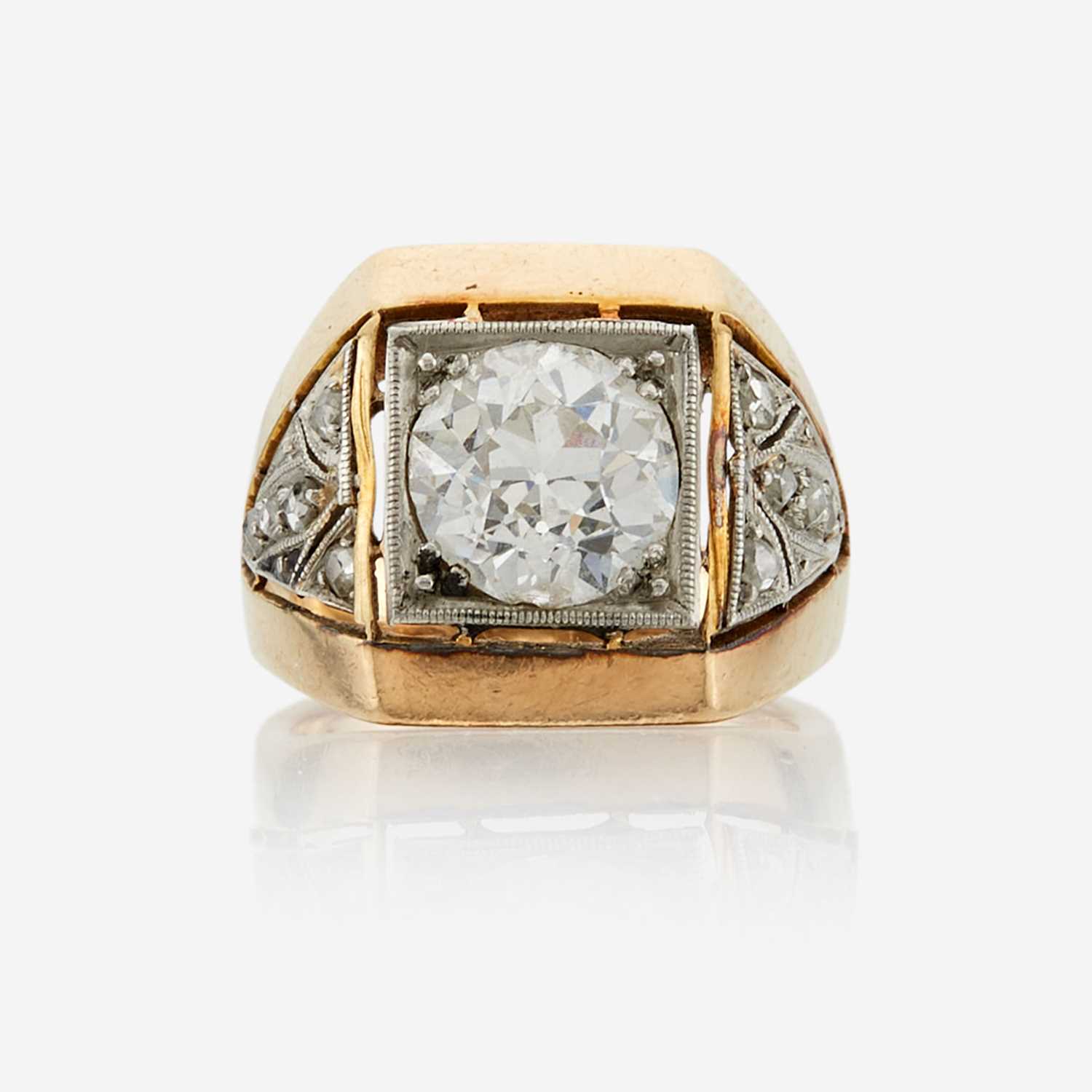 Lot 59 - A diamond, gold, and platinum ring