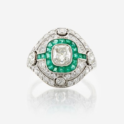 Lot 37 - A diamond, emerald, and platinum ring