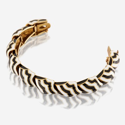 Lot 75 - A gold and enamel bracelet