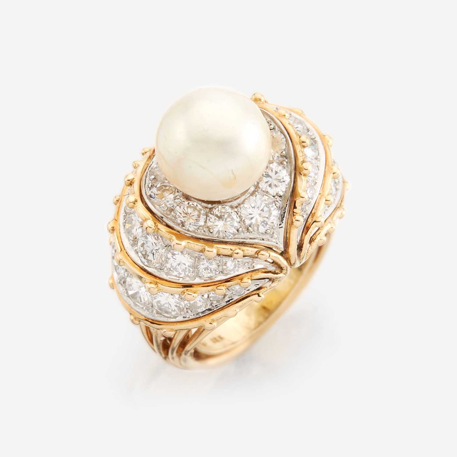 Lot 11 - A cultured pearl, diamond, gold, and platinum ring