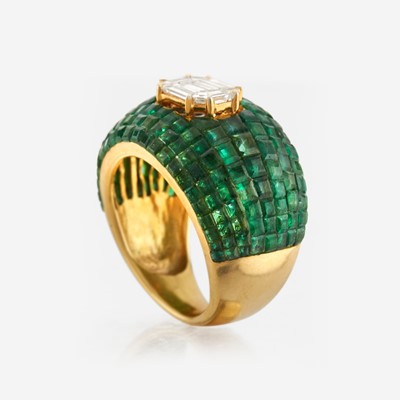 Lot 287 - An Emerald, Diamond, and Gold Ring