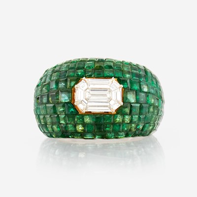 Lot 287 - An Emerald, Diamond, and Gold Ring