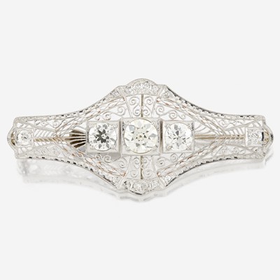 Lot 2 - A diamond and white gold brooch
