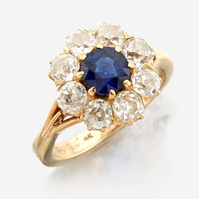 Lot 4 - A sapphire, diamond, and gold ring