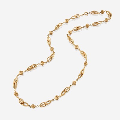 Lot 71 - A gold necklace