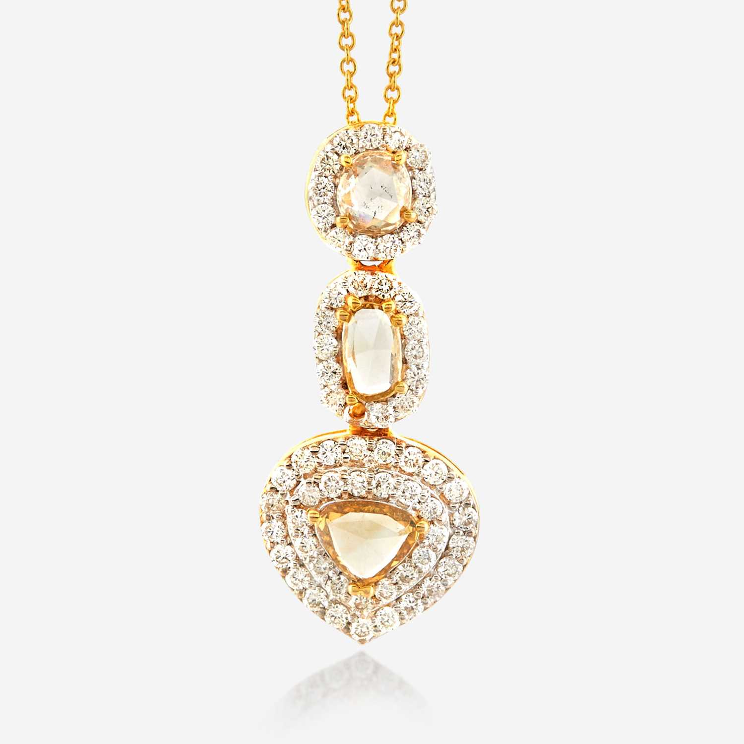 Lot 16 - A diamond and gold pendant necklace