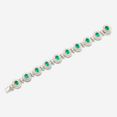 Lot 35 - An emerald, diamond, and white gold bracelet