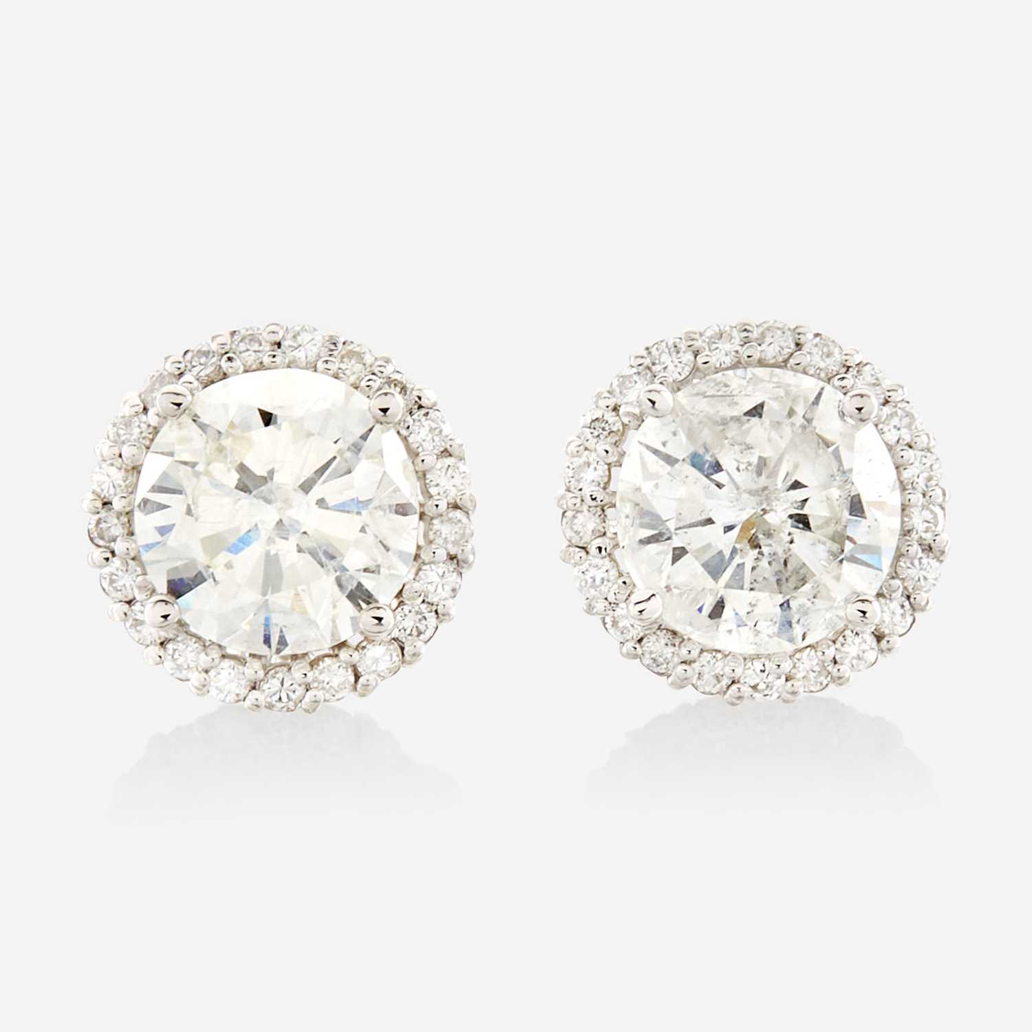 Lot 87 - A pair of diamond and gold earrings