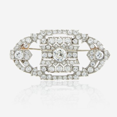 Lot 8 - An Art Deco diamond and platinum brooch