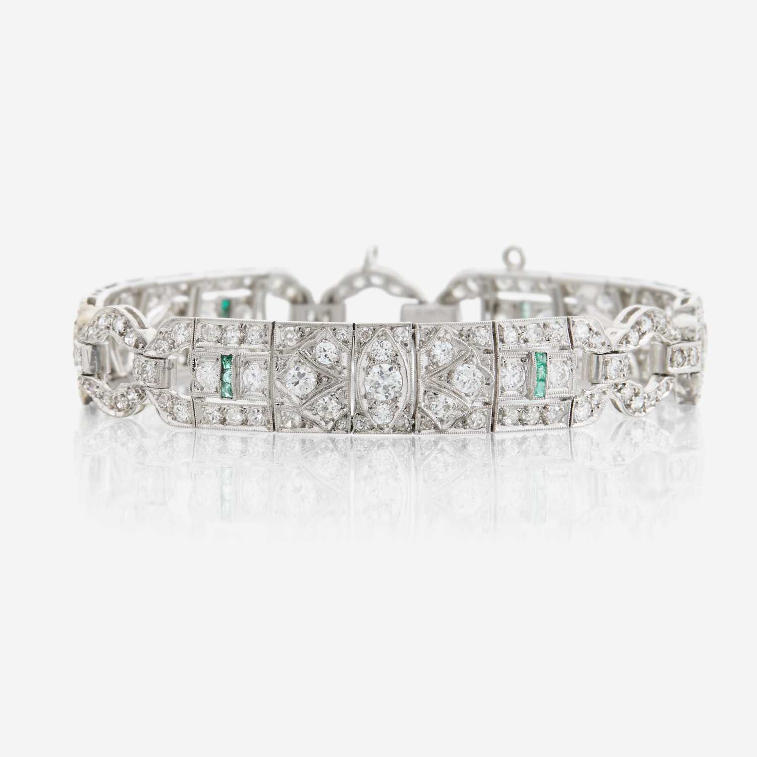Lot 29 - An Art Deco diamond, emerald, and platinum bracelet
