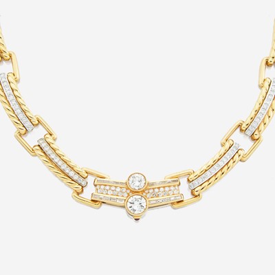 Lot 51 - A diamond and gold necklace