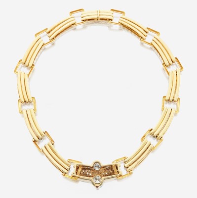 Lot 51 - A diamond and gold necklace