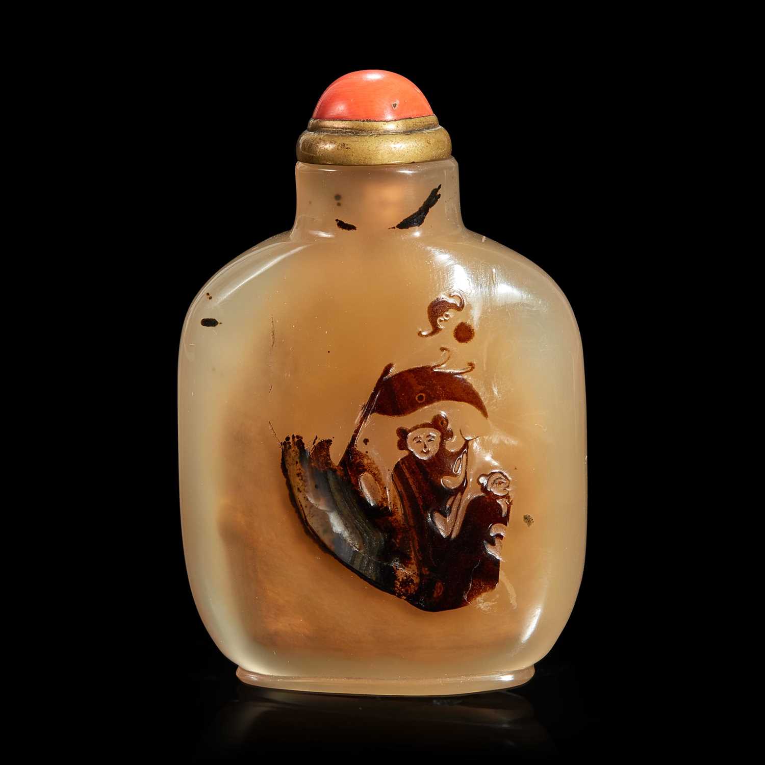 Lot 166 - A Chinese carved shadow agate snuff bottle