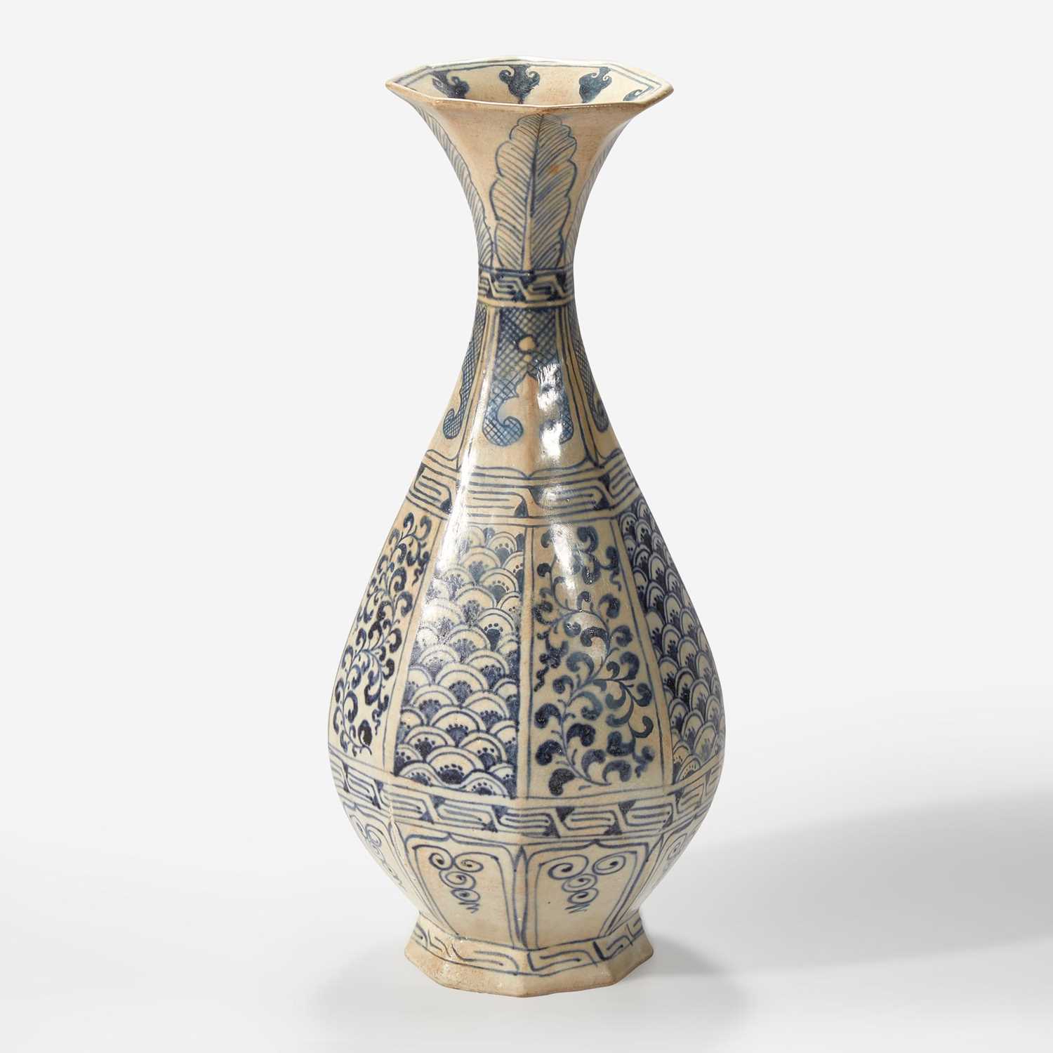 Lot 21 - A Vietnamese blue and white octagonal bottle vase