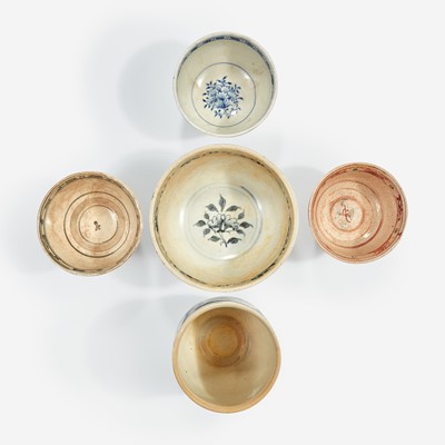 Lot 24 - Group of five Vietnamese bowls and vessels