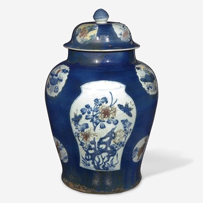 Lot 35 - A very large Chinese underglaze blue and red jar and cover 青花釉里红大盖罐
