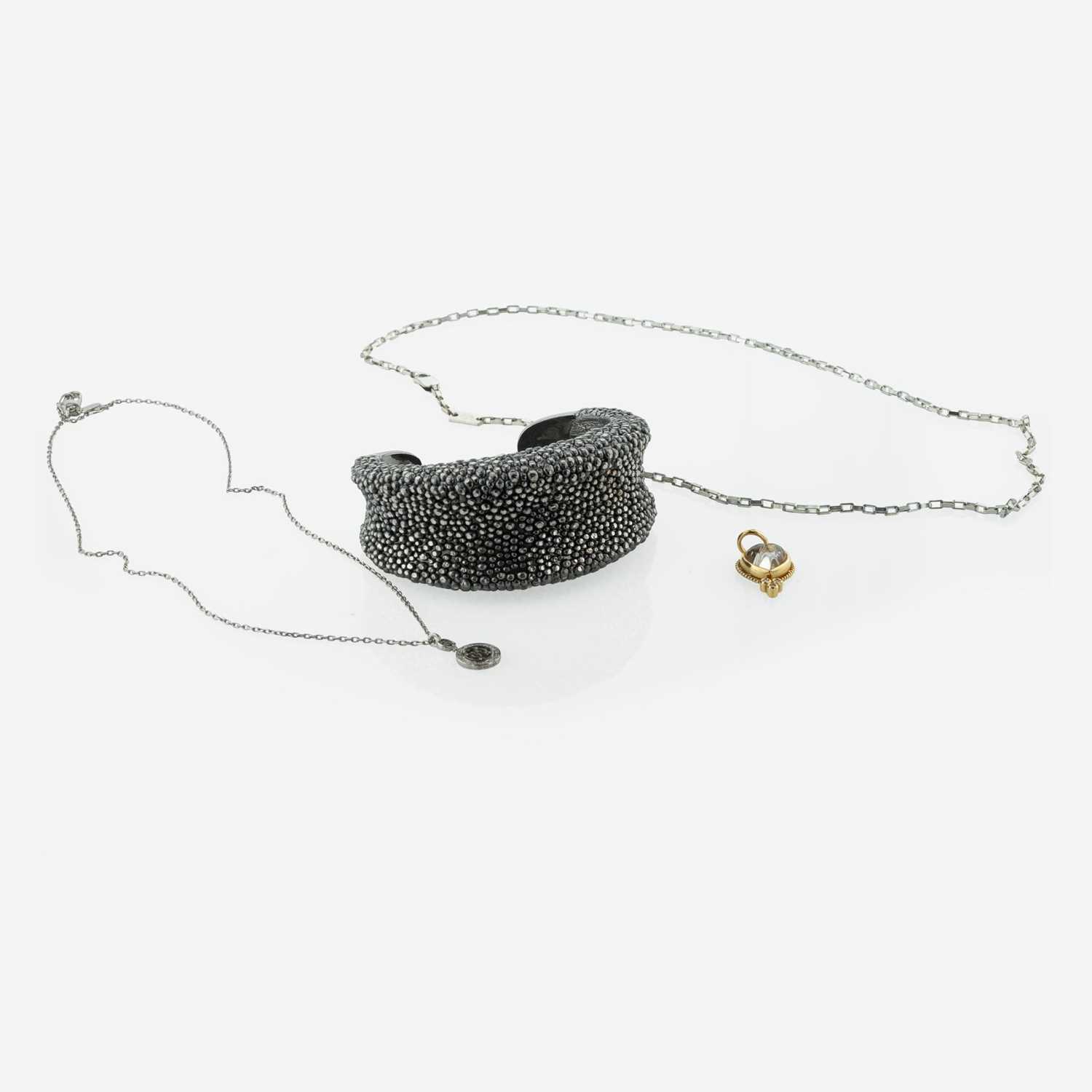Lot 244 - A Contemporary Collection of Jewelry by Roberto Coin, Gucci, and Temple St. Clair