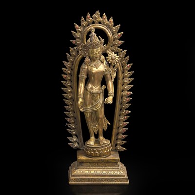 Lot 18 - A Sino-Tibetan or Nepalese gilt bronze figure of Padmapani 藏传或尼泊尔铜鎏金圣观世音造像