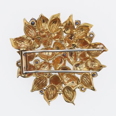 Lot 45 - An 18K yellow gold, sapphire, and diamond brooch, Tiffany & Co.