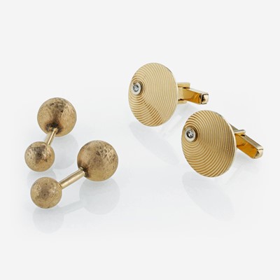Lot 131 - Two pairs of 14K yellow gold cufflinks