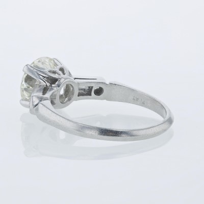 Lot 84 - A diamond and platinum solitaire ring