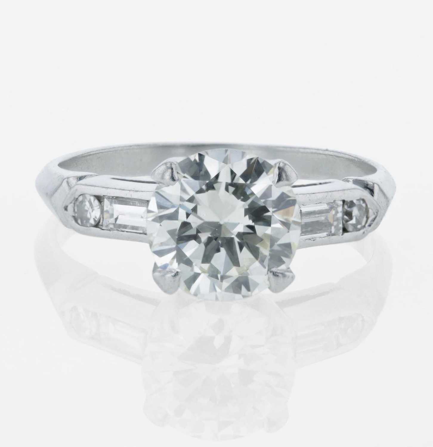Lot 84 - A diamond and platinum solitaire ring